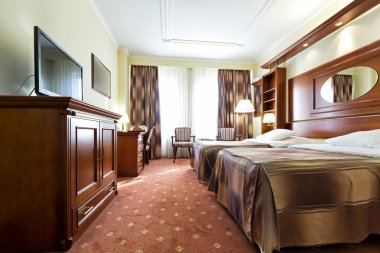 Zarif otel ikiz yatak odası