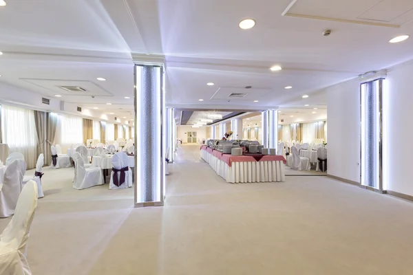 Elegante salão de banquetes interior — Fotografia de Stock