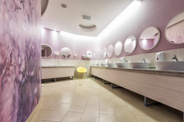 Ruime toilet op spa centrum — Stockfoto