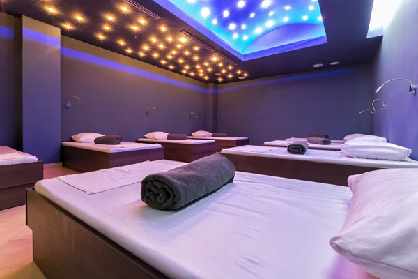 Sala massaggi al centro benessere — Foto Stock