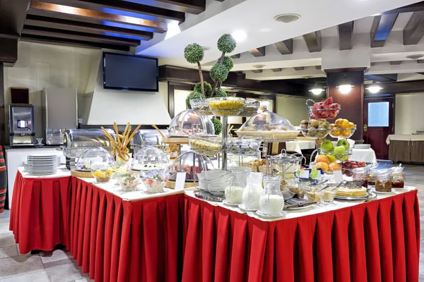 Hotel breakfast served on buffet table — Stock Photo, Image