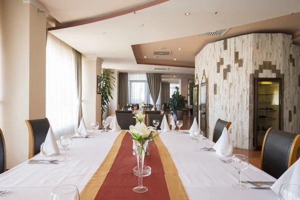 Wnętrze z elegancką restaurację — Zdjęcie stockowe