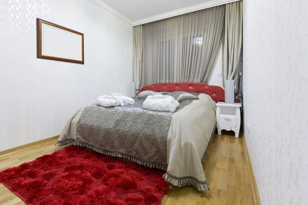 Modern hotel bedroom interior — Stock Photo, Image