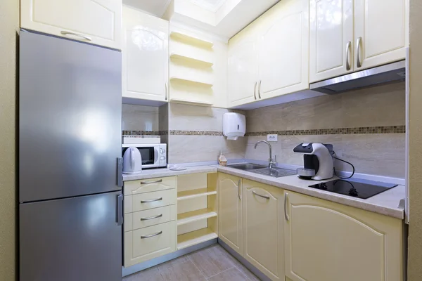 Köket i en modern lägenhet — Stockfoto
