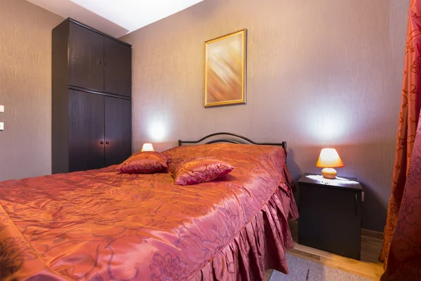 Interior of an elegant hotel bedroom — Stock Photo, Image