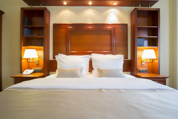 Elegant hotel bedroom interior — Stock Photo, Image