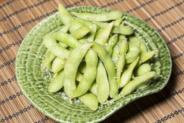 Bir Japon restoranında Edamame soya fasulyesi