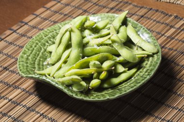 Bir Japon restoranında Edamame soya fasulyesi