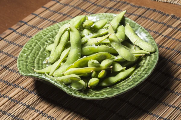 Edamame sojabonen in een Japans restaurant — Stockfoto