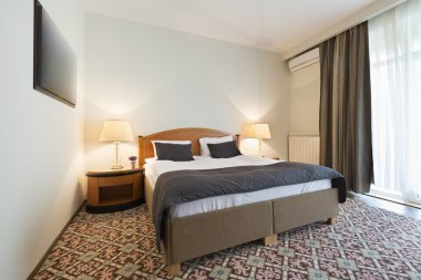 Modern bir yatak odası.