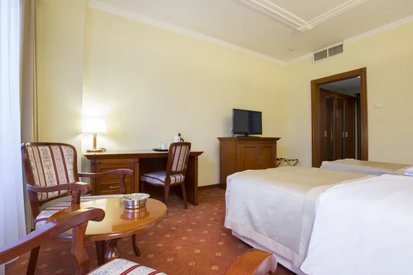 Zarif otel ikiz yatak odası — Stok fotoğraf