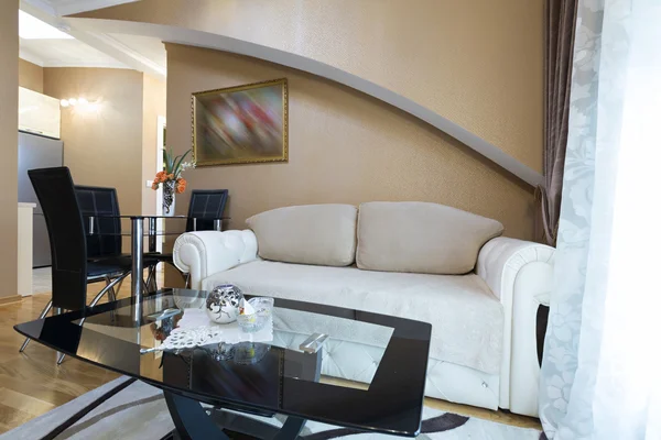 Belsejében egy luxus apartman nappali — Stock Fotó