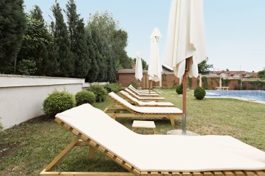 Bir tatil önünde özel havuz