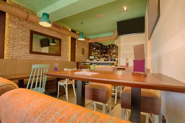 Interiér je elegantní moderní kavárna — Stock fotografie