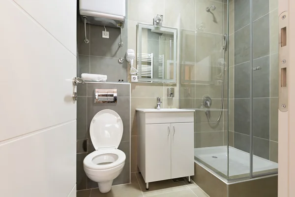 Interior de um banheiro moderno — Fotografia de Stock