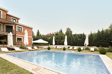 Bir tatil önünde özel havuz