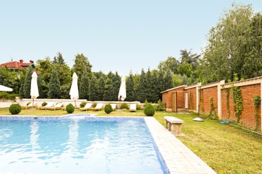 Bir tatil önünde özel havuz