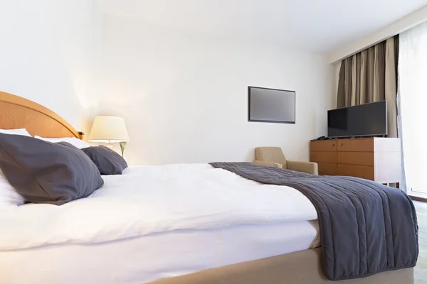 Interior of a double bed hotel room — Stock Photo, Image