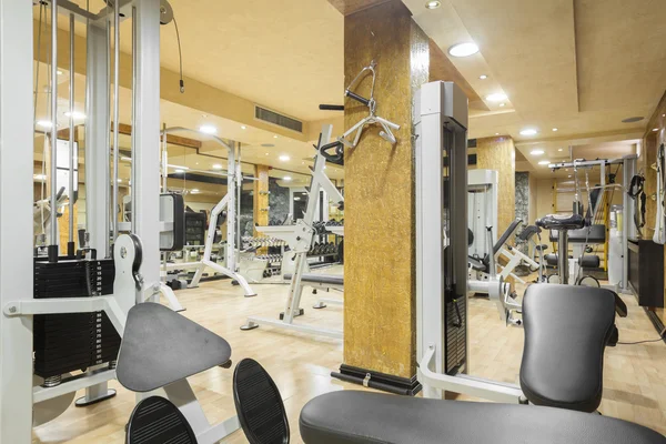 Interiör i ett modernt gym — Stockfoto