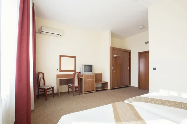 古典的なスタイルのホテルの寝室のインテリア — ストック写真