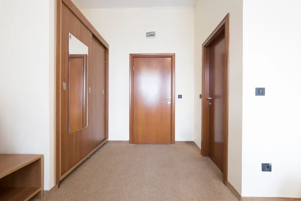 Hall de entrada em um quarto de hotel — Fotografia de Stock
