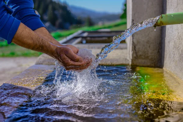 Fuente de recursos naturales — Foto de Stock