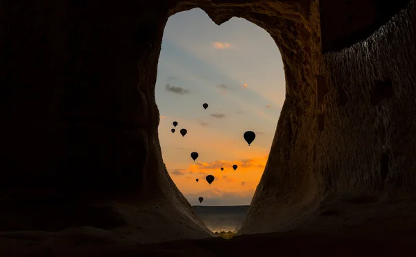 Mağara görünümünde gündoğumu — Stok fotoğraf