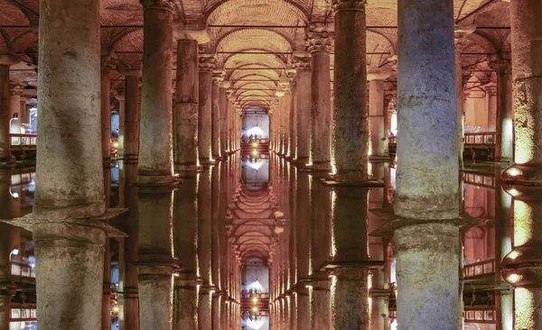 Historická bazilika cisterna — Stock fotografie