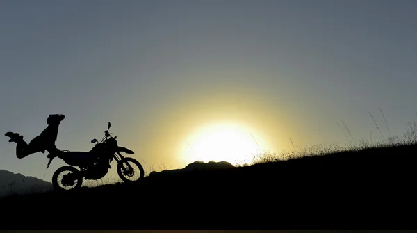 Çılgın ve hareketli motosikletçi — Stok fotoğraf