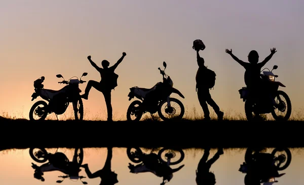 Avontuurlijke motorrijder & silhouet motorrijder — Stockfoto