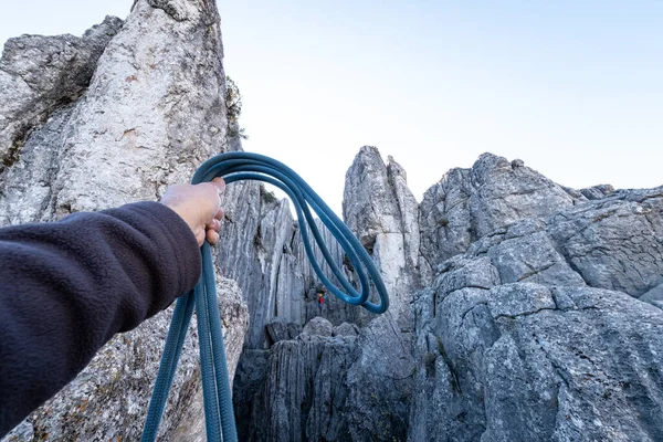 Niezwykłe Jaskinie Poszukiwanie Profesjonalnej Wspinaczki — Zdjęcie stockowe