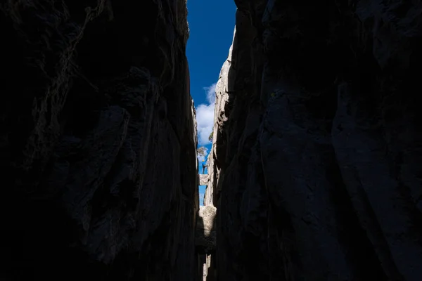 Expediciones Montañas Salvajes Peligrosas Místicas Acantilados Cuevas — Foto de Stock