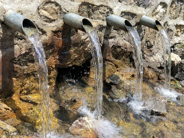 Waterbronnen Bergen Koude Fonteinen — Stockfoto