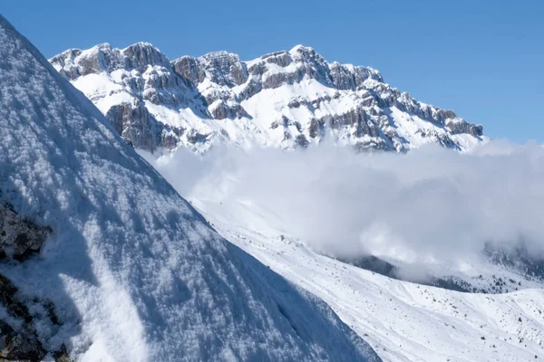 Peaks Snowy Mountains Magnificent Winter Views Natural Wonders — Stock Photo, Image