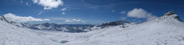 Vista Panorâmica Misteriosa Mística Das Montanhas Nevadas Inverno — Fotografia de Stock