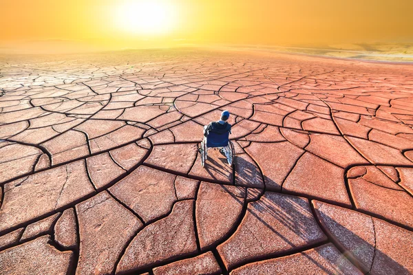 Behinderte in trockenem Land — Stockfoto