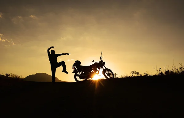 Silhouette d'aventure moto — Photo