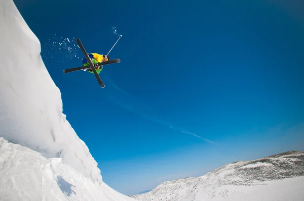 Jumping skier at  mountains — Stock Photo, Image