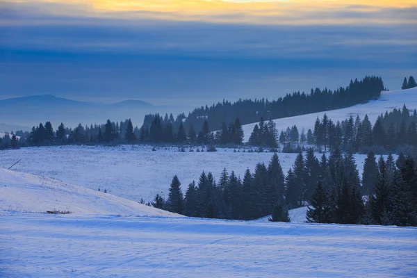 Vue sur vallée à l'aube — Photo