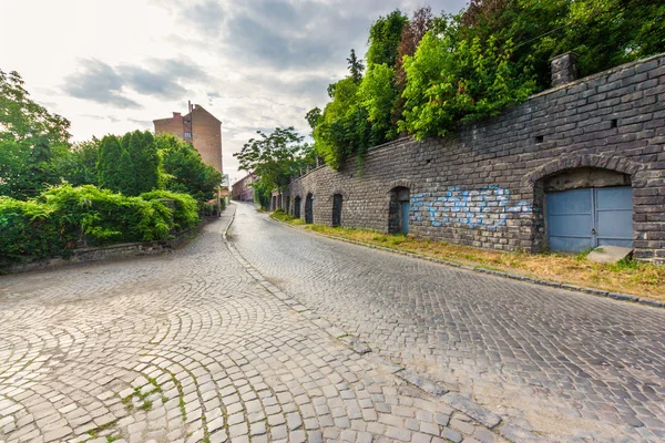 Amplia vista sobre la calle de la vieja ciudad europea — Foto de Stock