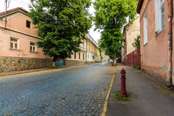 Amplia vista sobre la calle de la vieja ciudad europea — Foto de Stock