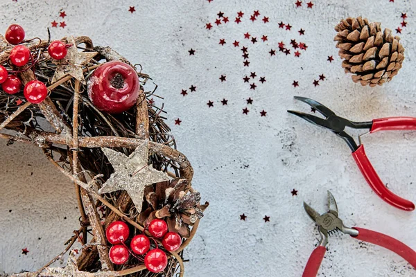 Christmas Wreath Made Branches Decorated Gold Wooden Stars Red Berry — Stock Photo, Image