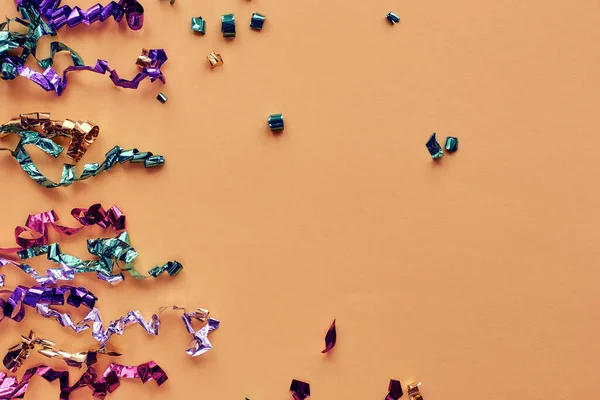 Fiesta Confeti Colorido Sobre Fondo Papel Pastel Chispas Purpurina Elementos — Foto de Stock