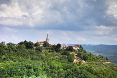 Groznjan (İtalyanca: Grisignana)