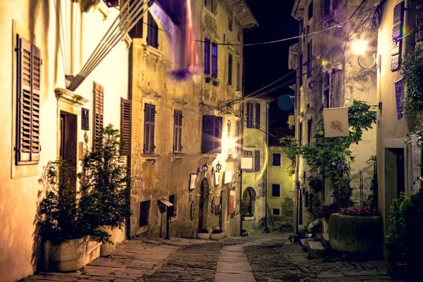 Groznjan (İtalyanca: Grisignana)