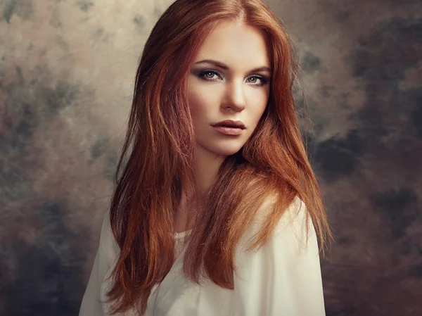 Güzel bir kadının görkemli portresi. 