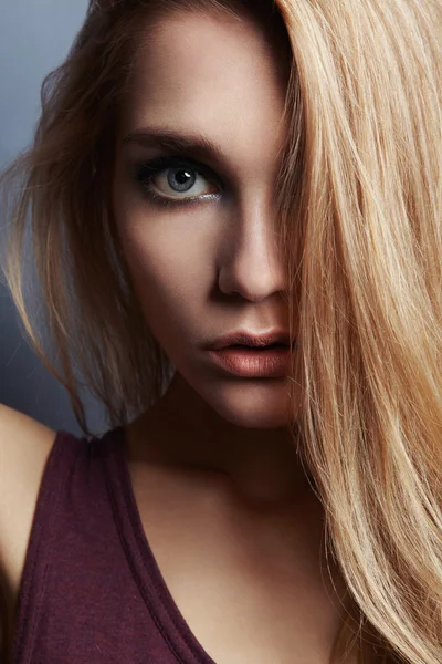 Portrait of young beautiful girl with blonde hair — Stock Photo, Image