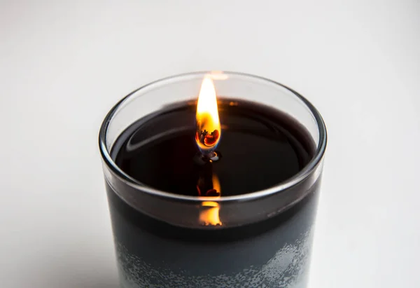 Beim Brennen Der Kerze Die Oberste Schicht Durchschmelzen Lassen Damit — Stockfoto