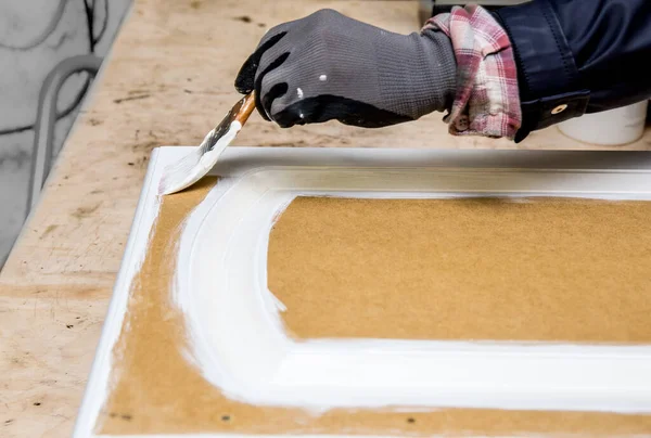 Repintar Las Puertas Del Gabinete Cocina Con Pintura Tiza Blanca —  Fotos de Stock