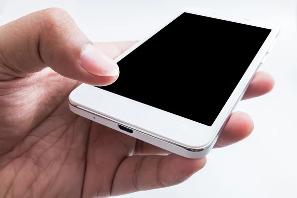 Mano sosteniendo blanco teléfono inteligente pantalla en blanco sobre fondo blanco — Foto de Stock